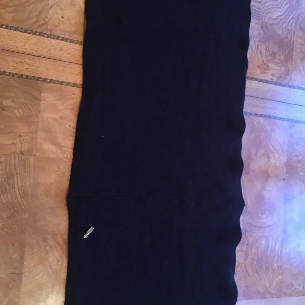 BLACK CALVIN Klein Circle Scarf!
